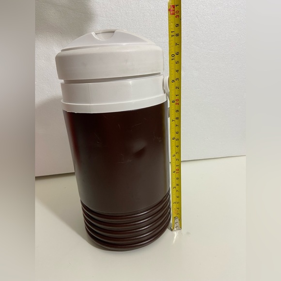 Igloo Dining Ups United Parcel Service 2 Gallon Water Jug Cooler By